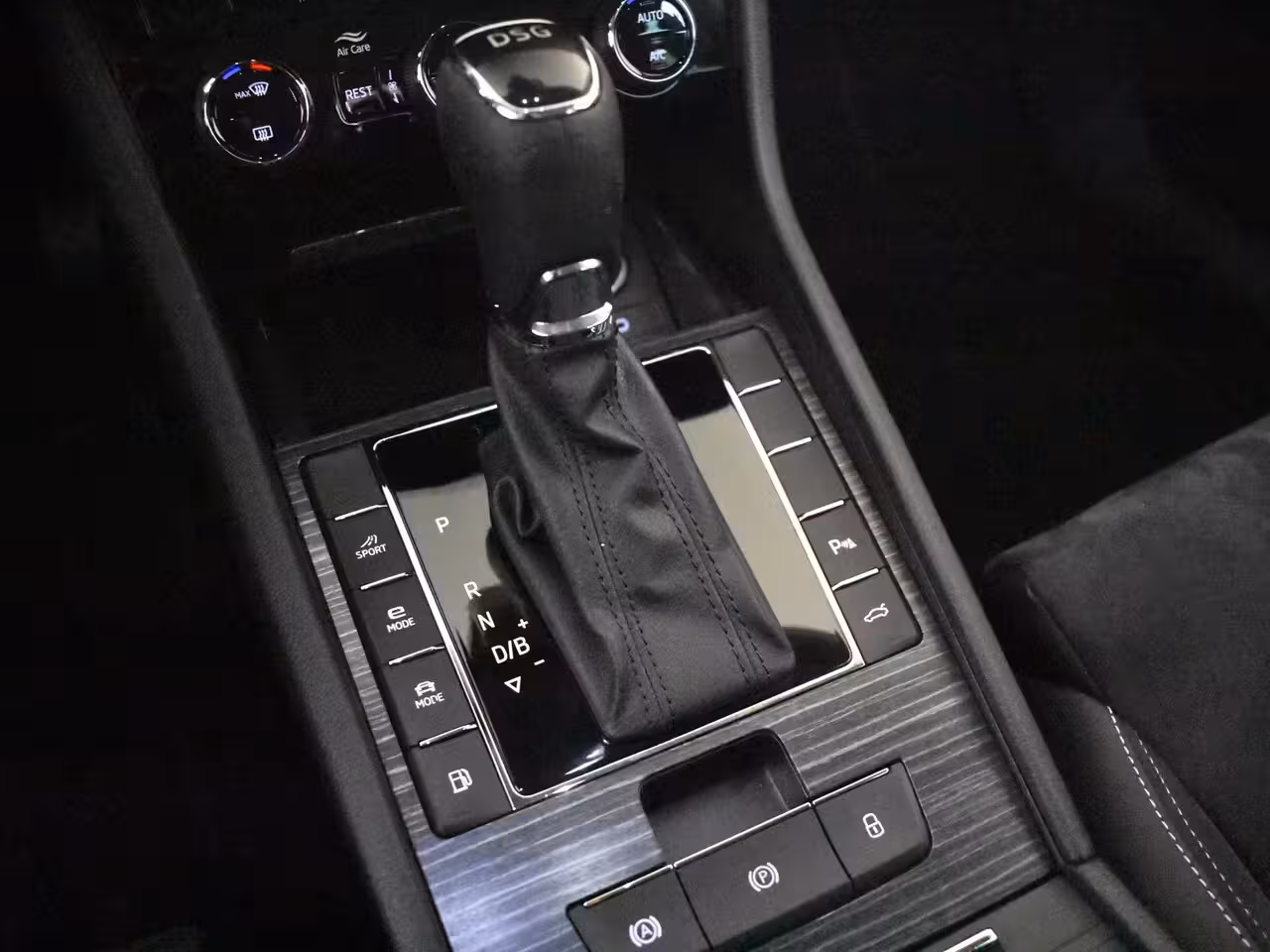 Skoda Superb Combi 1.4 TSI iV Sportline Business 218PK DSG/AUTO l Elektr. Klep l Achteruitrijcamera | App Con