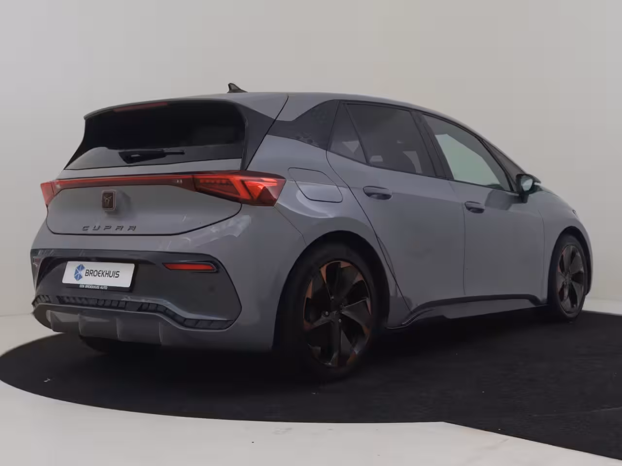 Cupra Born Impulse 62 kWh | Camera | Adapt Cr. Control | 94 % SoH | Stoel/stuurverw | Elekt. Verst. v