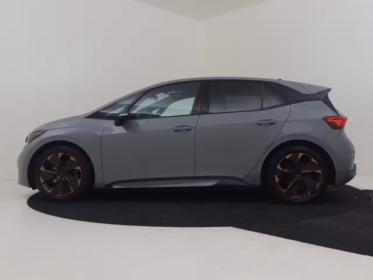 Cupra Born Impulse 62 kWh | Camera | Adapt Cr. Control | 94 % SoH | Stoel/stuurverw | Elekt. Verst. v