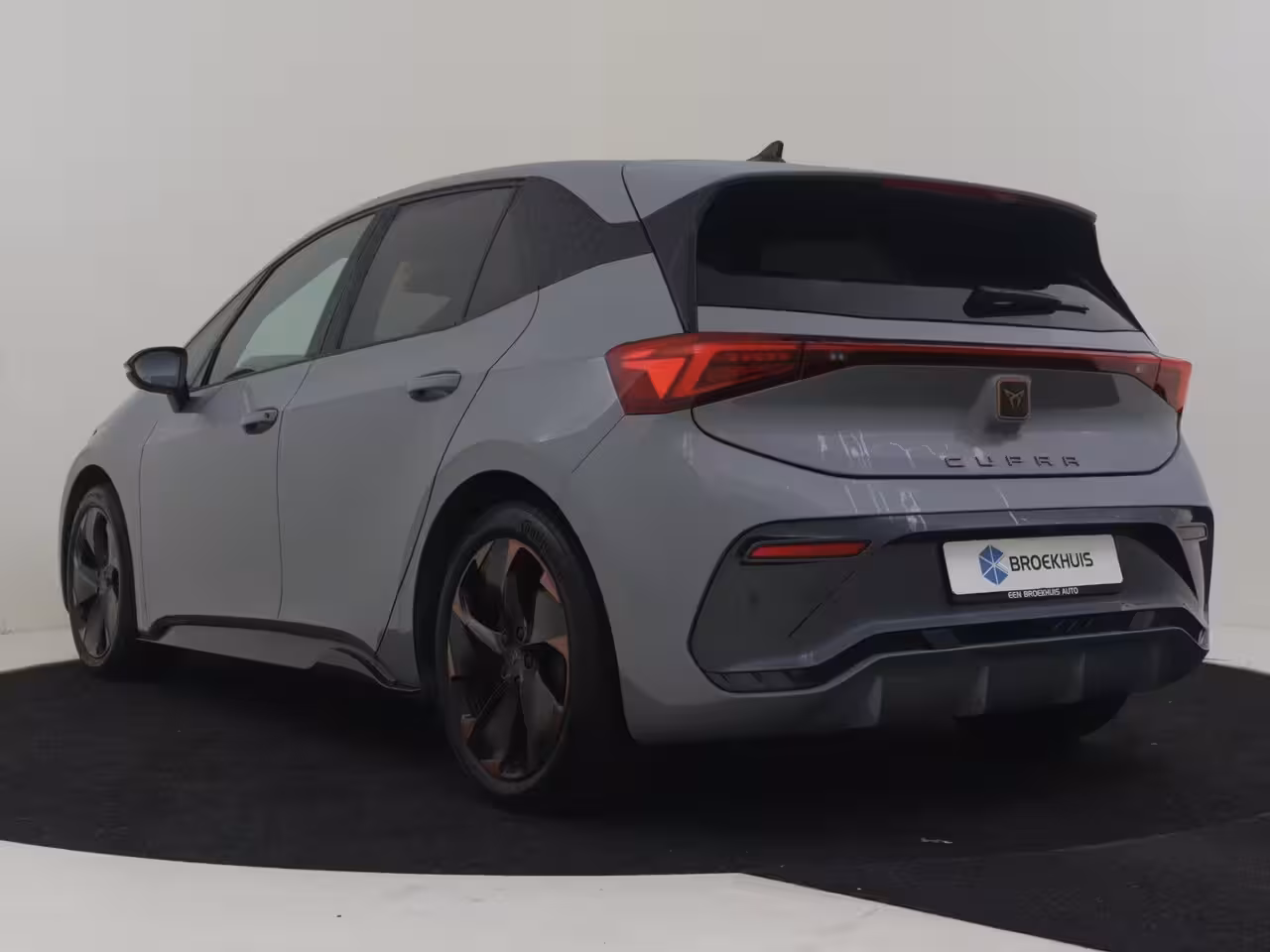 Cupra Born Impulse 62 kWh | Camera | Adapt Cr. Control | 94 % SoH | Stoel/stuurverw | Elekt. Verst. v