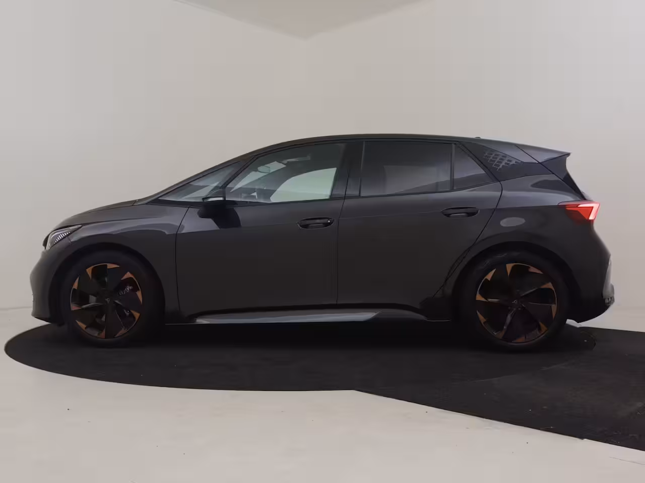 Cupra Born Adrenaline One 62 kWh l Achteruitrijcamera | App connect | Stoel en Stuurverwarming l Navi