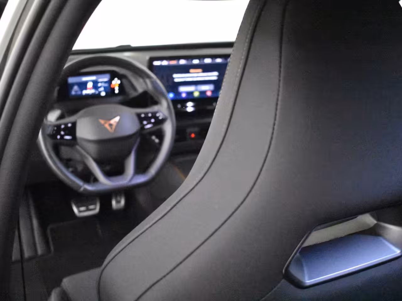 Cupra Born Adrenaline One 62 kWh l Achteruitrijcamera | App connect | Stoel en Stuurverwarming l Navi