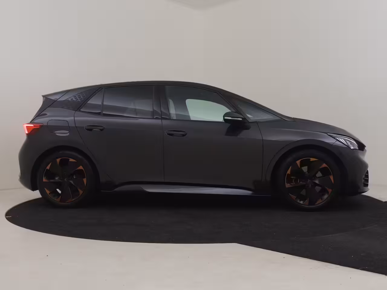 Cupra Born Adrenaline One 62 kWh l Achteruitrijcamera | App connect | Stoel en Stuurverwarming l Navi