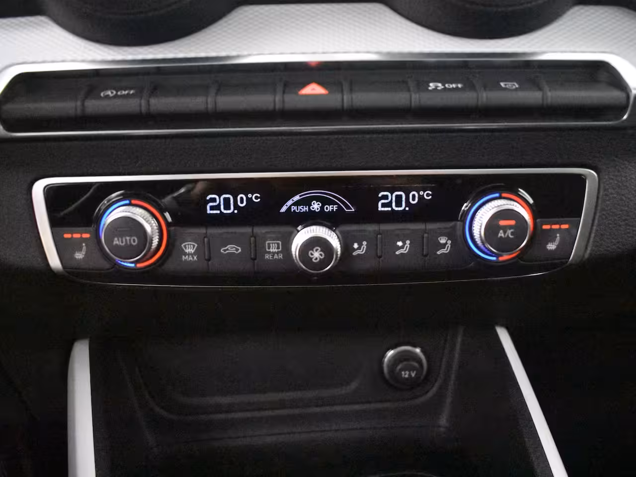 Audi Q2 30 TFSI S Edition l Panorama Dak | Keyless entry/start | Stoelverwarming | Dodehoek detect