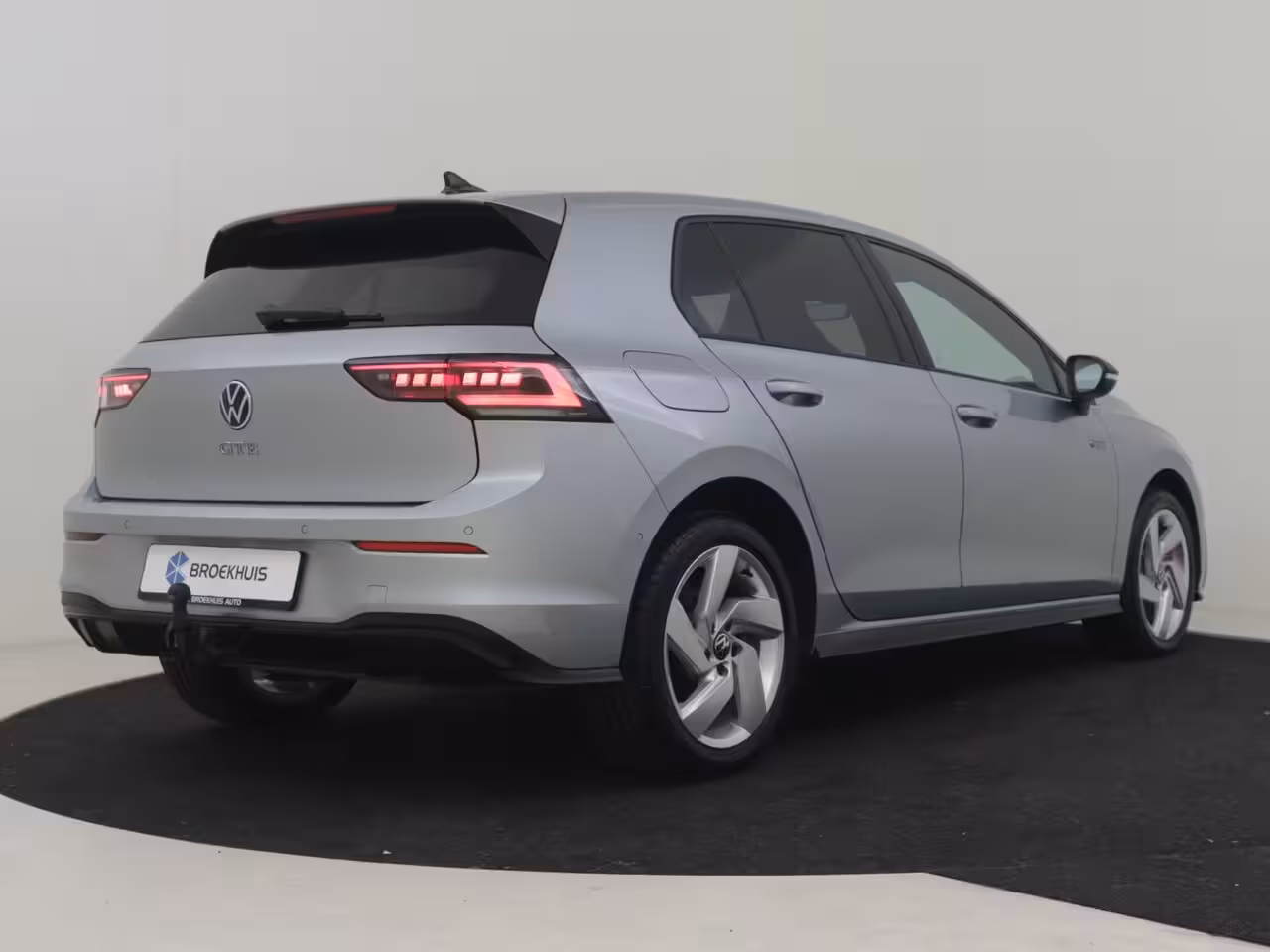 Volkswagen Golf 1.5 eHybrid GTE 272PK DSG/AUTO | Camera | IQ Light l Elektr. Trekhaak | Parkeerassistent |