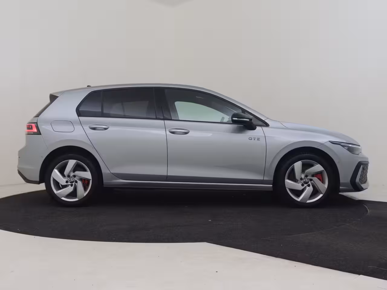Volkswagen Golf 1.5 eHybrid GTE 272PK DSG/AUTO | Camera | IQ Light l Elektr. Trekhaak | Parkeerassistent |