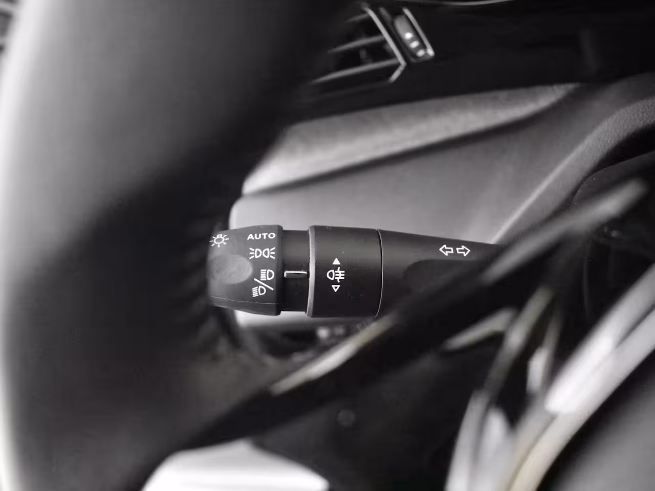 Peugeot E-308 Allure EV 54 kWh | 1e eigenaar | Apple carplay | Achteruitrijcamera | Keyless | Navigatie