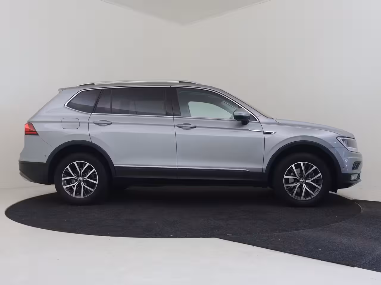Volkswagen Tiguan Allspace 1.5 TSI Comfortline Business 150PK DSG/AUTO | Trekhaak uitklapbaar | Achteruitrijcamera |
