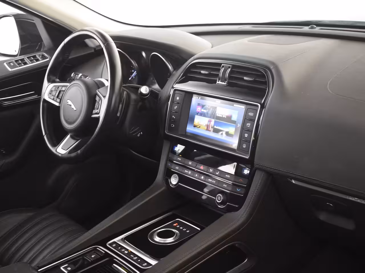 Jaguar F-Pace 2.0 Portfolio AWD 30t 300pk AUTO | Lederen bekleding | Elektrisch verstelb. voorstoelen |