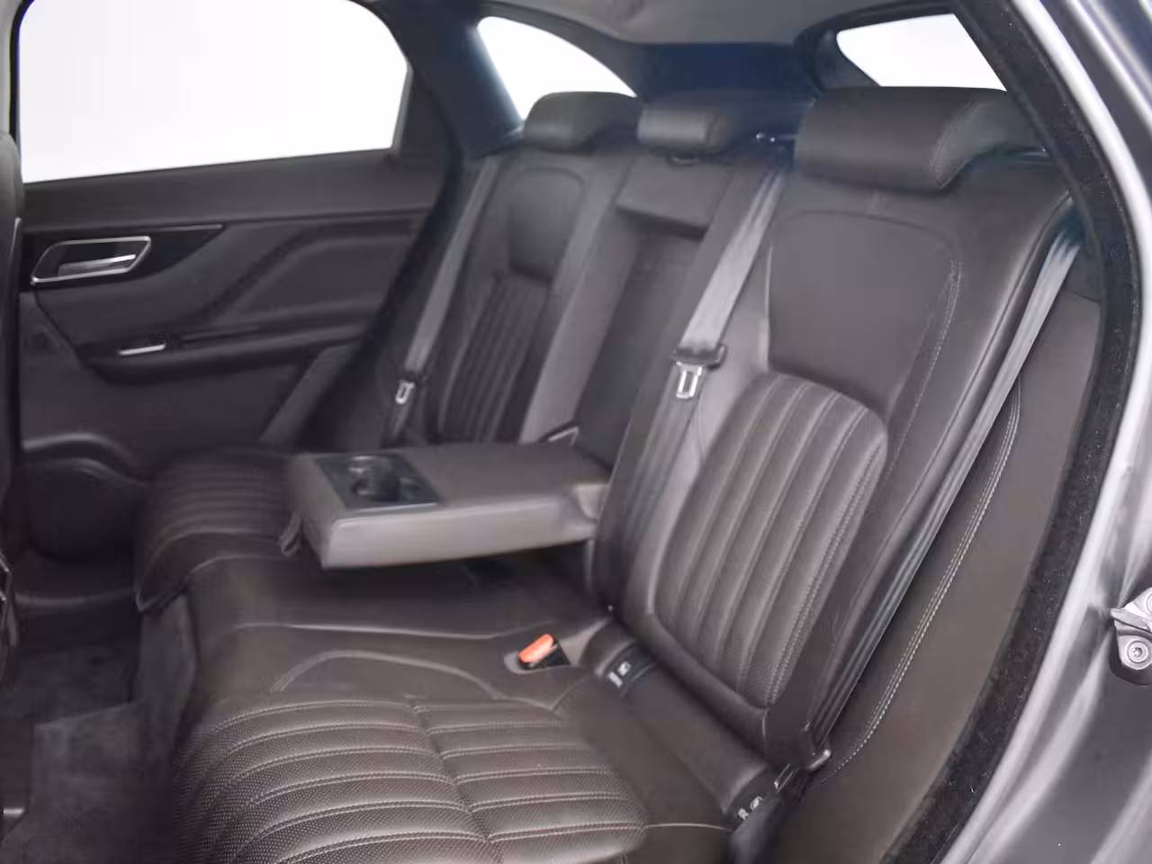 Jaguar F-Pace 2.0 Portfolio AWD 30t 300pk AUTO | Lederen bekleding | Elektrisch verstelb. voorstoelen |