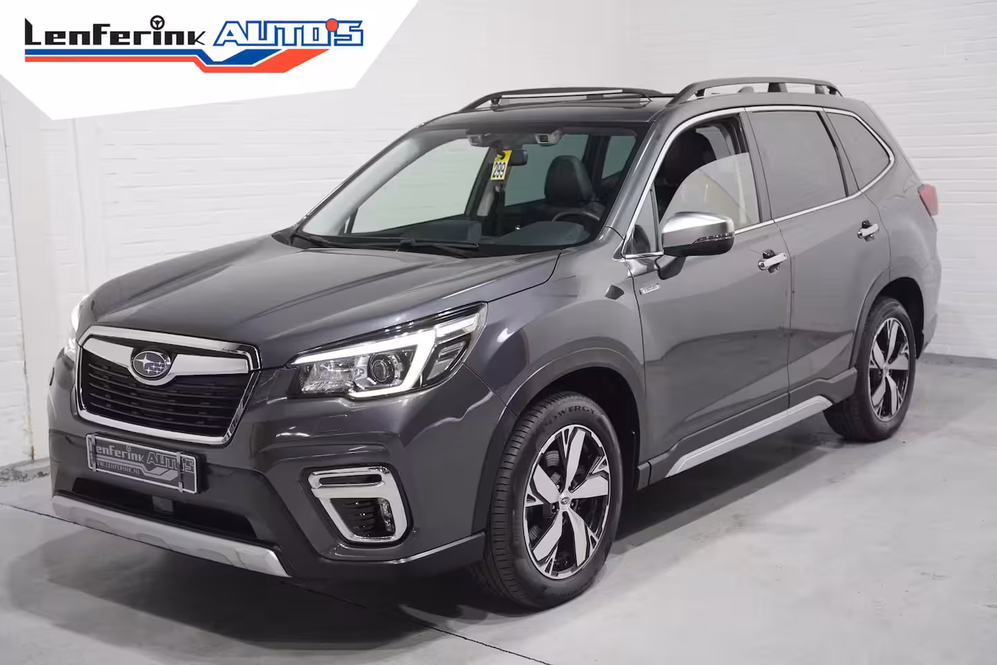 Subaru Forester 2.0i e-BOXER First Edition Leder Apple Carplay Schuifdak Camera Trekhaak Trekgewicht:1870k