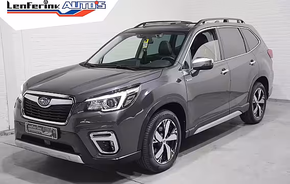 Subaru Forester 2.0i e-BOXER First Edition Leder Apple Carplay Schuifdak Camera Trekhaak Trekgewicht:1870k