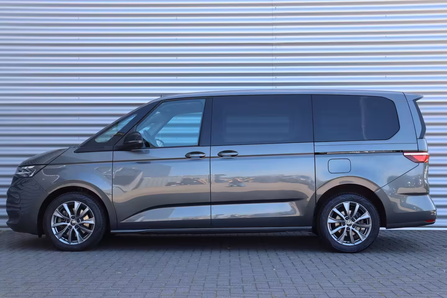 Volkswagen Multivan 1.4 e-HYBRID 217PK L2 7-ZITS BUSINESS LIFE SOH 98, 13% / NAVI / CLIMA / FULL-LED / PDC / 1