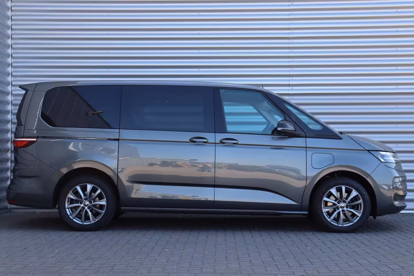 Volkswagen Multivan 1.4 e-HYBRID 217PK L2 7-ZITS BUSINESS LIFE SOH 98, 13% / NAVI / CLIMA / FULL-LED / PDC / 1