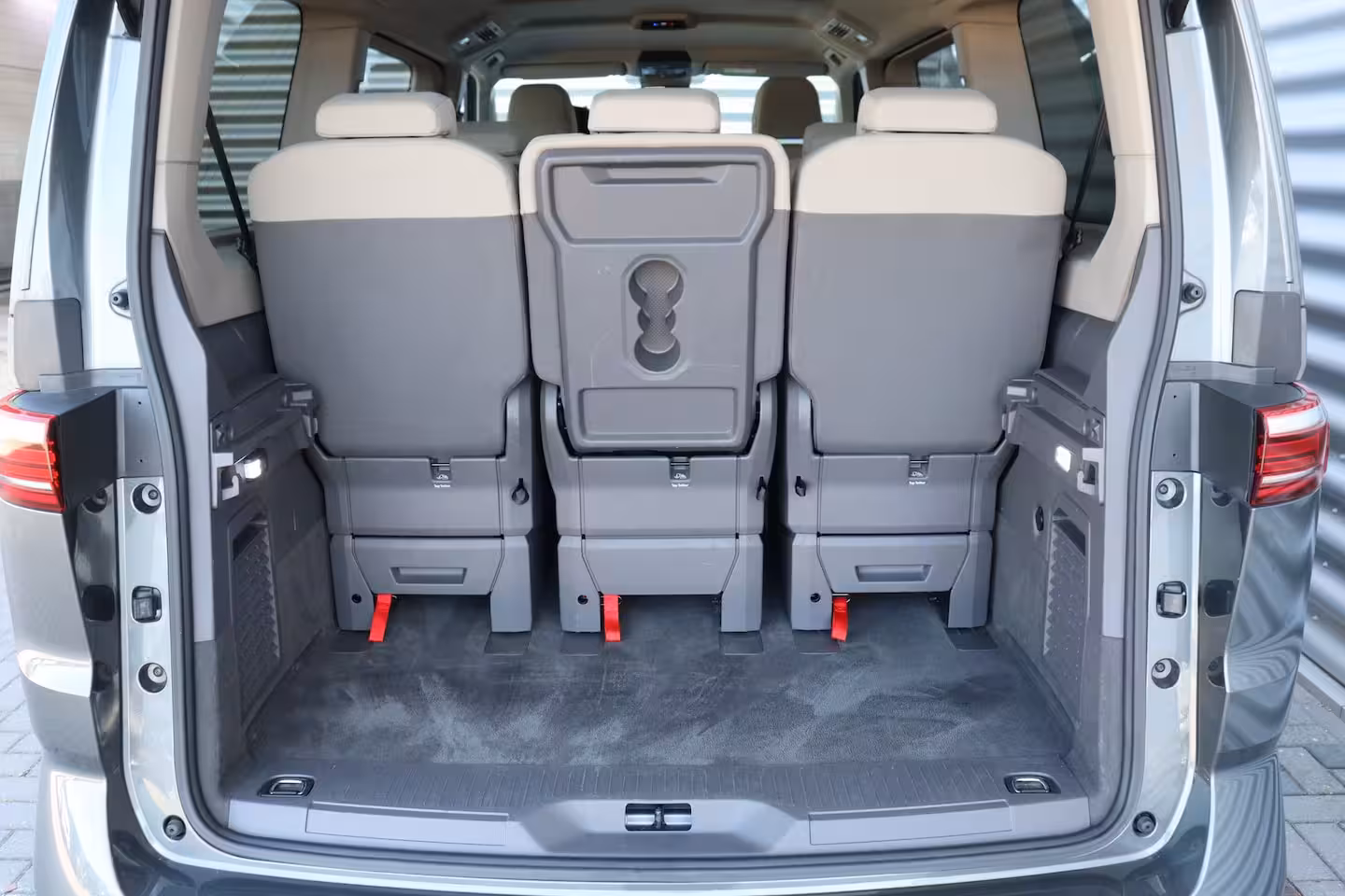 Volkswagen Multivan 1.4 e-HYBRID 217PK L2 7-ZITS BUSINESS LIFE SOH 98, 13% / NAVI / CLIMA / FULL-LED / PDC / 1