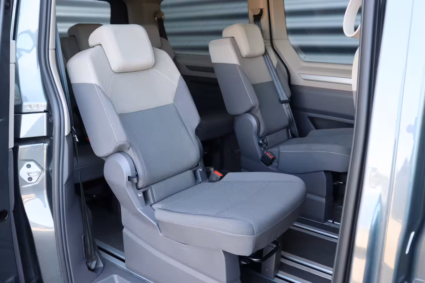 Volkswagen Multivan 1.4 e-HYBRID 217PK L2 7-ZITS BUSINESS LIFE SOH 98, 13% / NAVI / CLIMA / FULL-LED / PDC / 1