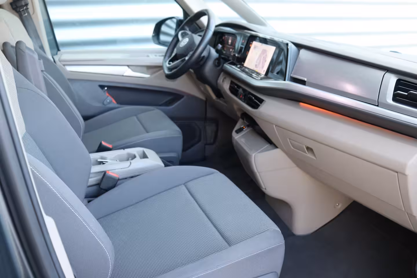 Volkswagen Multivan 1.4 e-HYBRID 217PK L2 7-ZITS BUSINESS LIFE SOH 98, 13% / NAVI / CLIMA / FULL-LED / PDC / 1