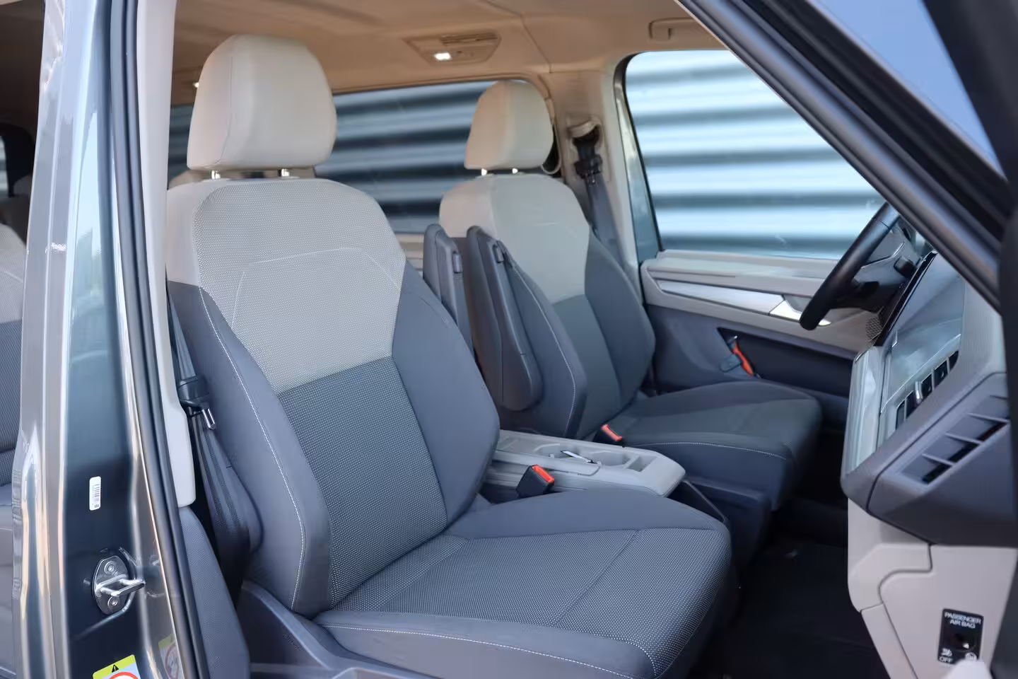 Volkswagen Multivan 1.4 e-HYBRID 217PK L2 7-ZITS BUSINESS LIFE SOH 98, 13% / NAVI / CLIMA / FULL-LED / PDC / 1