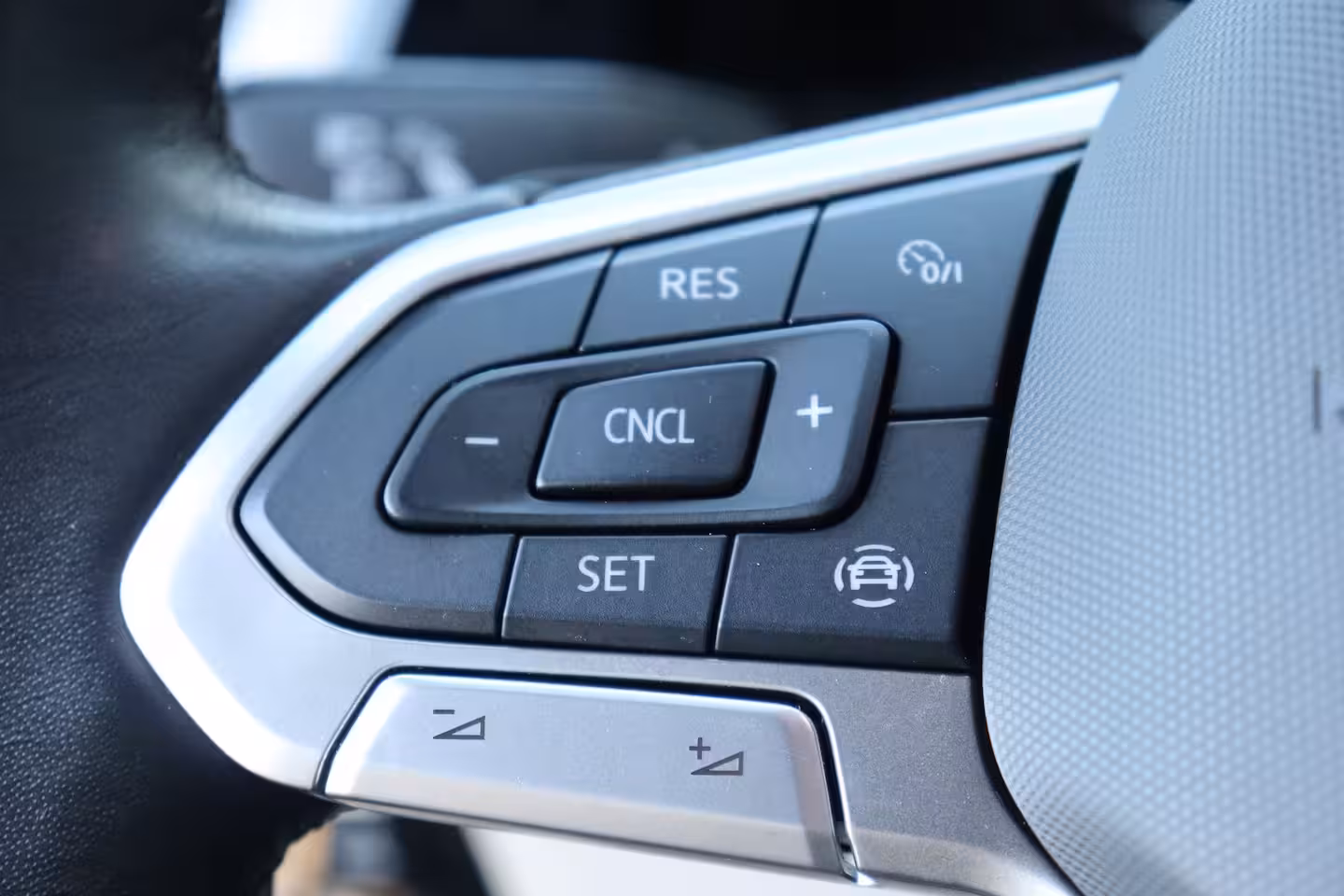Volkswagen Multivan 1.4 e-HYBRID 217PK L2 7-ZITS BUSINESS LIFE SOH 98, 13% / NAVI / CLIMA / FULL-LED / PDC / 1