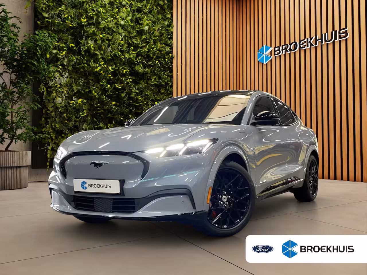 Ford Mustang Mach-E Extended Premium RWD 88 kWh | UNIEK | Hoogglans zwarte delen | Pano | B&O | Blue Cruise mo