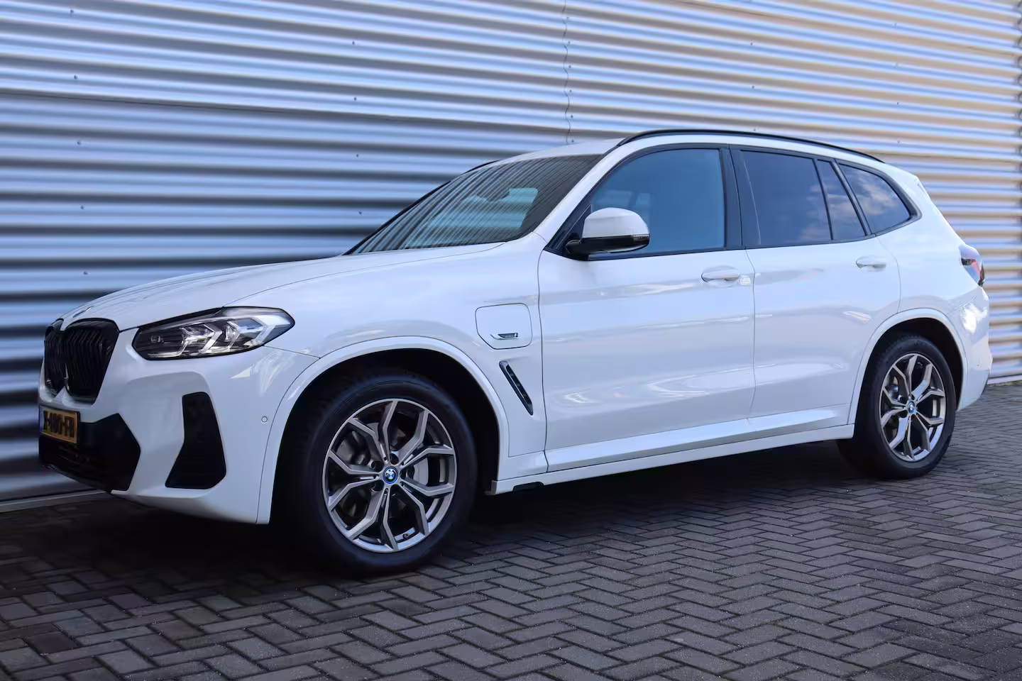 BMW X3 XDRIVE30e 292PK HIGH EXECUTIVE M-SPORT AUTOMAAT SOH 97% / NAVI / LEDER / FULL-LED / CLIMA