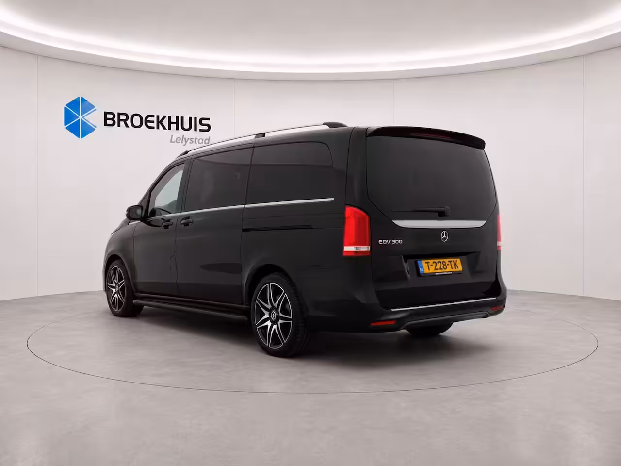 Mercedes-Benz EQV 300 L3 90KWH 204PK AVANTGARDE AMG NAVI / LEDER / CLIMA / FULL-LED / PDC / CAMERA / 18" LMV