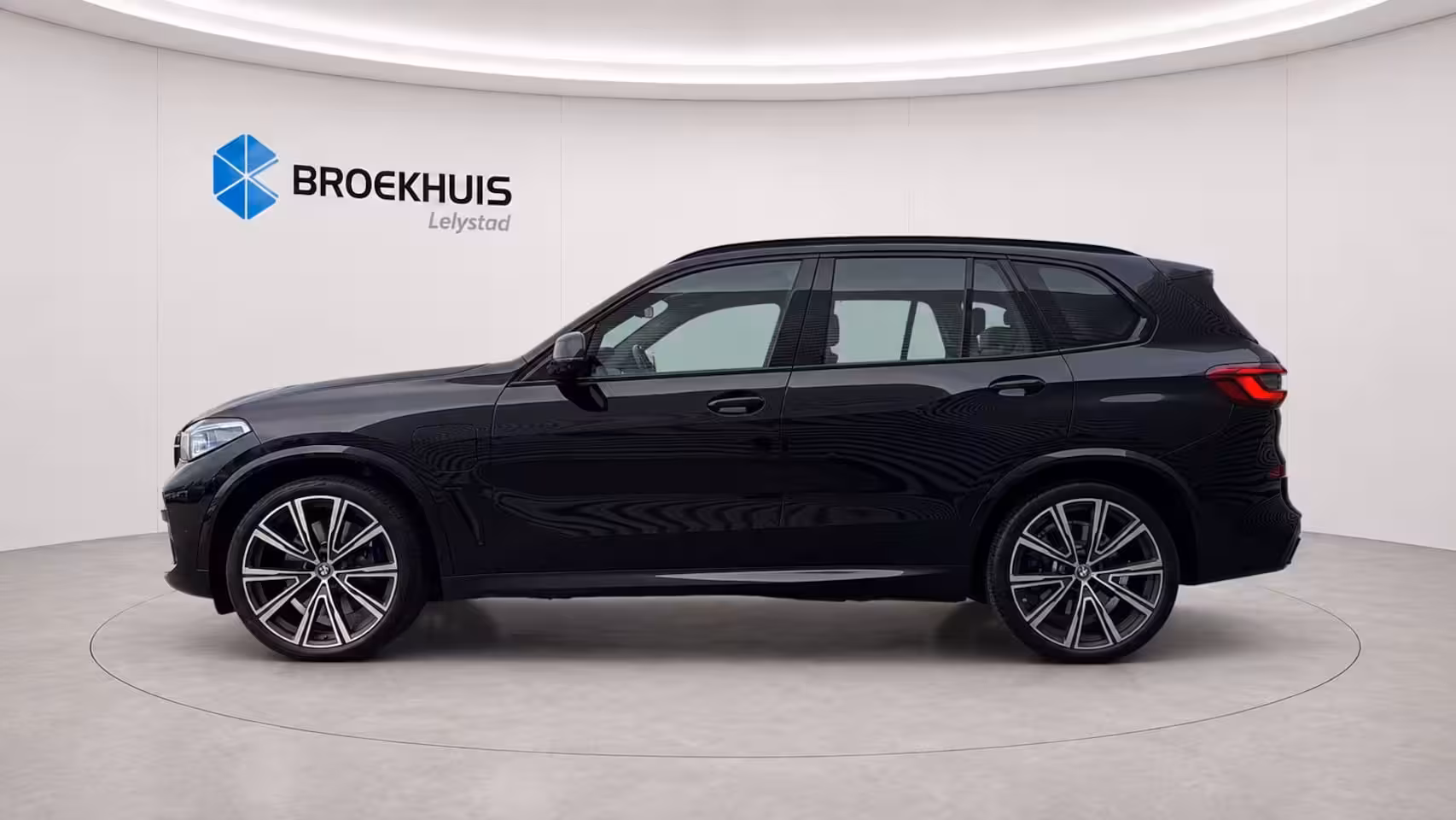 BMW X5 XDRIVE45E 394PK HIGH EXECUTIVE M-SPORT AUTOMAAT / NAVI / LEDER / LASER-LED / CLIMA / 22" L