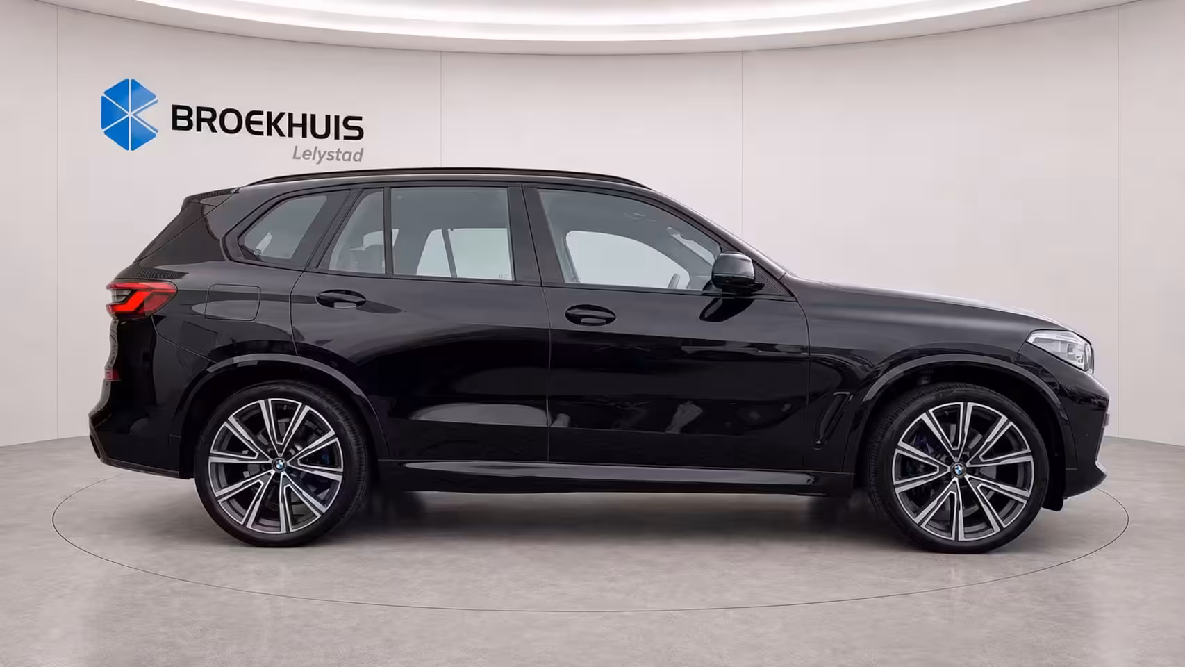 BMW X5 XDRIVE45E 394PK HIGH EXECUTIVE M-SPORT AUTOMAAT / NAVI / LEDER / LASER-LED / CLIMA / 22" L