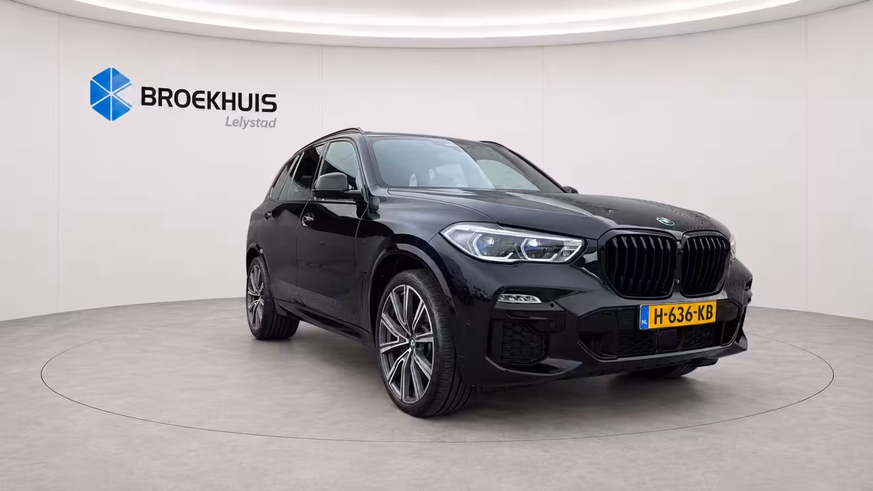 BMW X5 XDRIVE45E 394PK HIGH EXECUTIVE M-SPORT AUTOMAAT / NAVI / LEDER / LASER-LED / CLIMA / 22" L