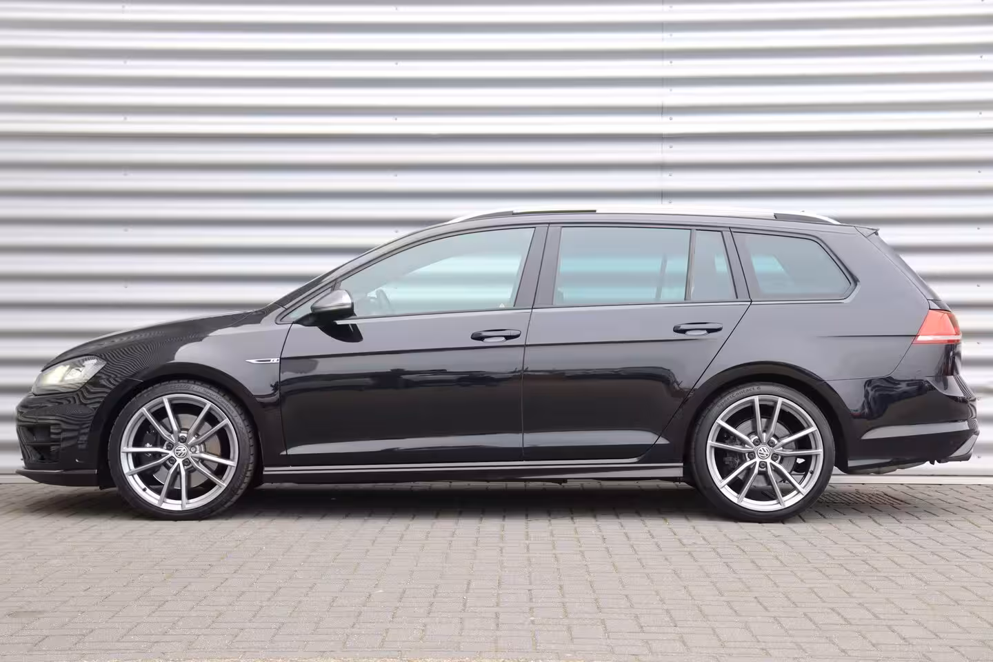 Volkswagen Golf Variant R 2.0 TSI 300PK 4-MOTION AUTOMAAT / NAVI / CLIMA / FULL-LED / ORG. NL. / 19" PRETORIA / PA