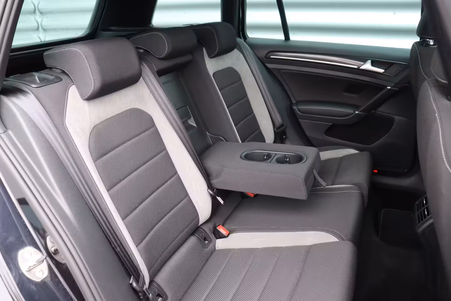 Volkswagen Golf Variant R 2.0 TSI 300PK 4-MOTION AUTOMAAT / NAVI / CLIMA / FULL-LED / ORG. NL. / 19" PRETORIA / PA