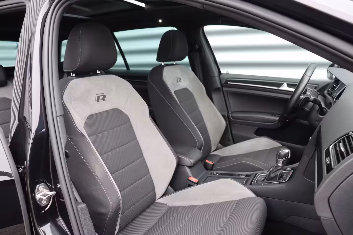Volkswagen Golf Variant R 2.0 TSI 300PK 4-MOTION AUTOMAAT / NAVI / CLIMA / FULL-LED / ORG. NL. / 19" PRETORIA / PA