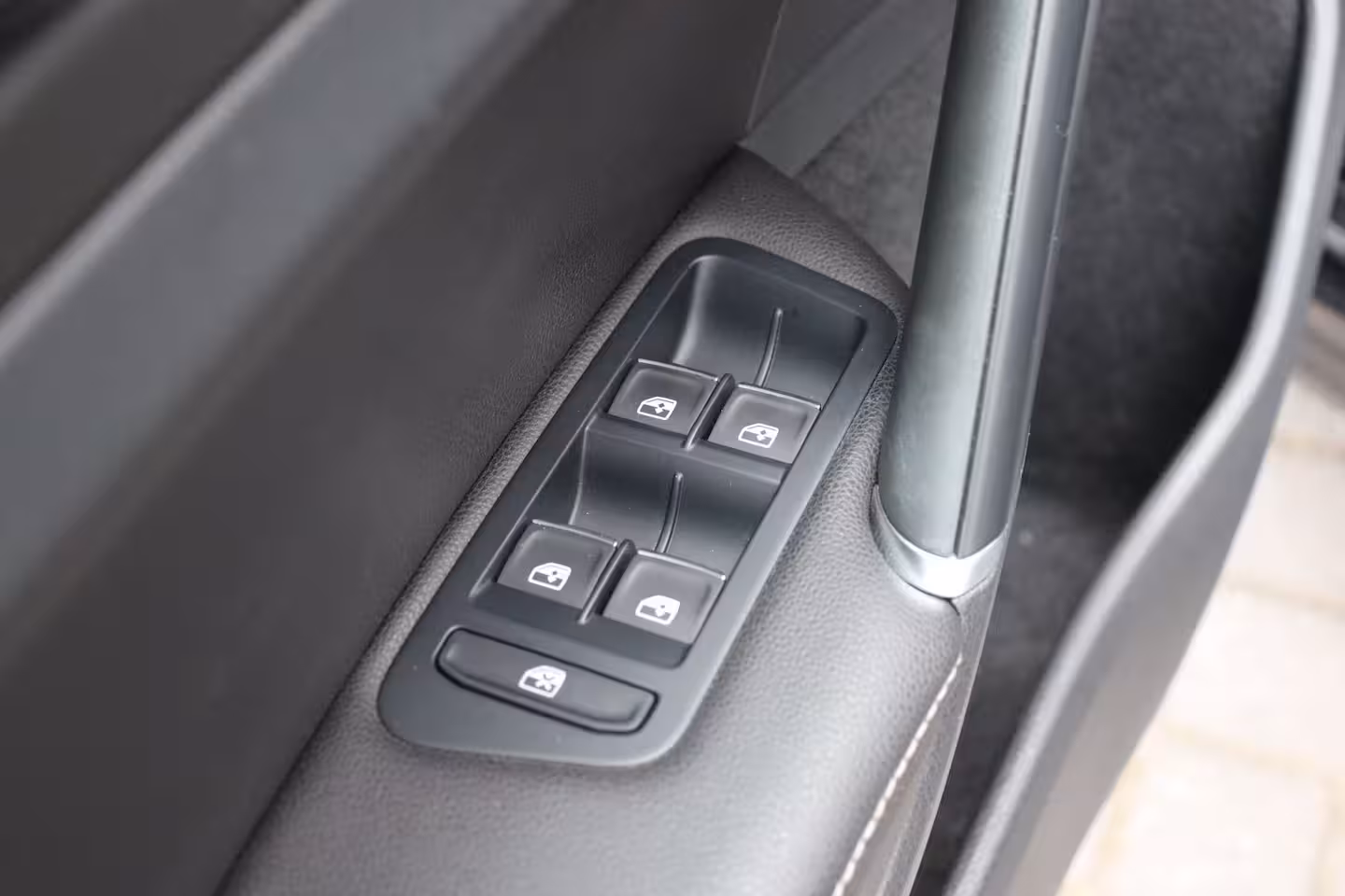 Volkswagen Golf Variant R 2.0 TSI 300PK 4-MOTION AUTOMAAT / NAVI / CLIMA / FULL-LED / ORG. NL. / 19" PRETORIA / PA