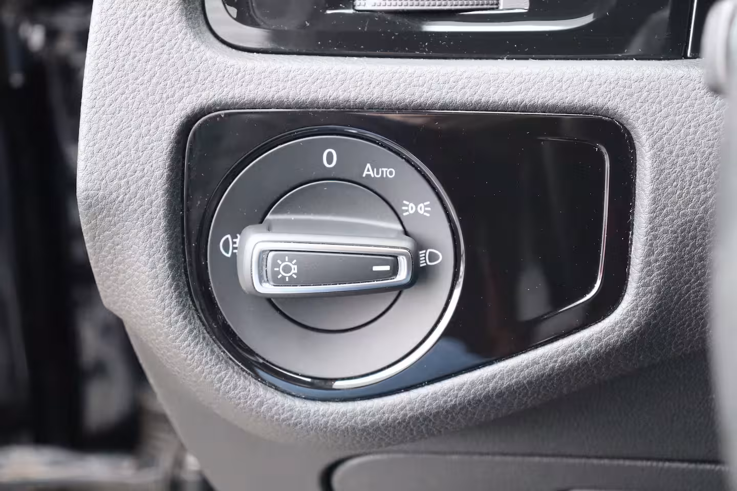 Volkswagen Golf Variant R 2.0 TSI 300PK 4-MOTION AUTOMAAT / NAVI / CLIMA / FULL-LED / ORG. NL. / 19" PRETORIA / PA