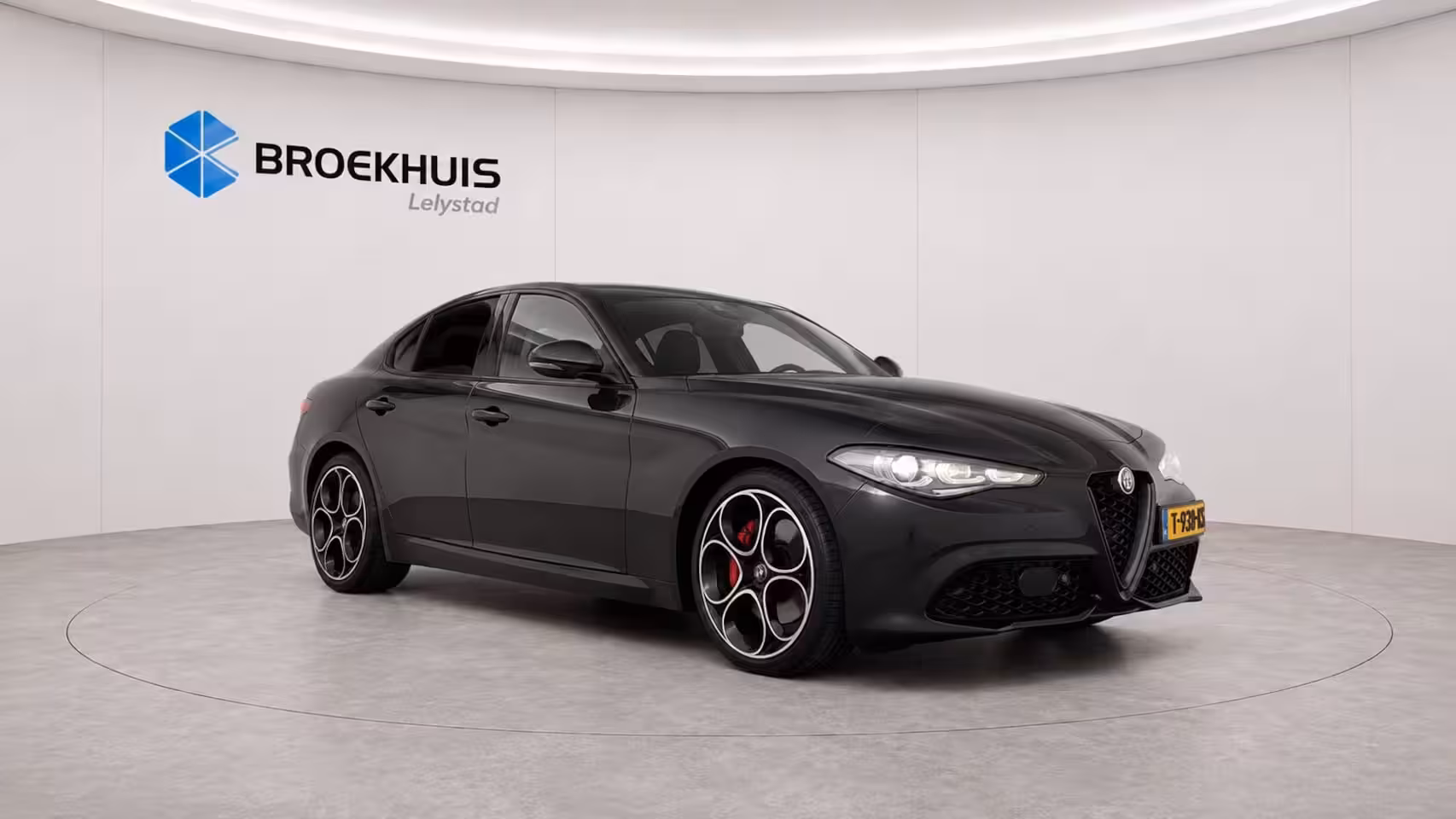 Alfa Romeo Giulia 2.0 TURBO 280PK AWD SPRINT NAVI / LEDER / FULL-LED / KEYLESS / 19" LMV / CAMERA / ADAPT. C