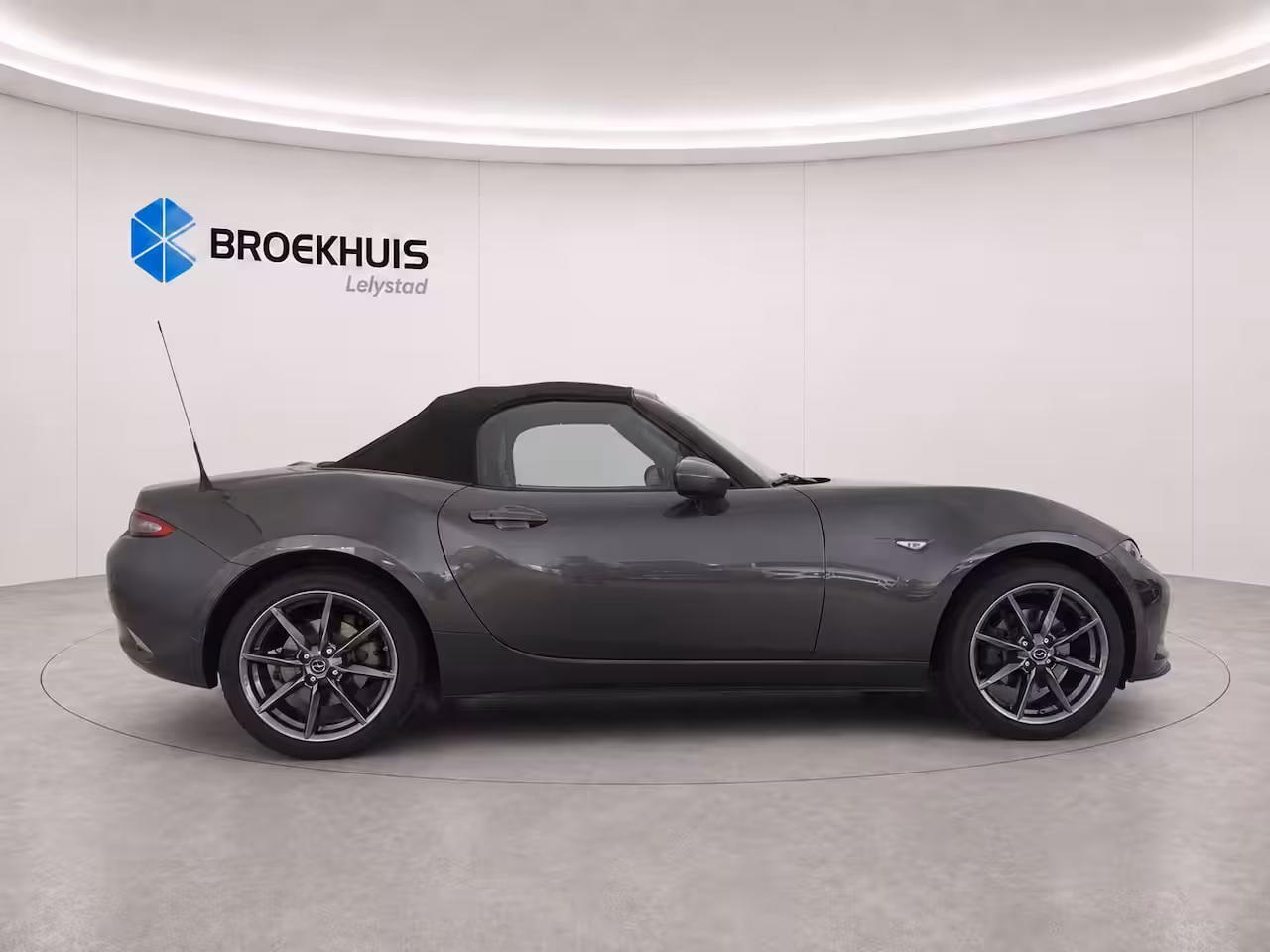 Mazda MX-5 2.0 SKYACTIV-G 160PK GT-M / NAVI / LEDER / XENON / LED / PDC / 17" LMV / KEYLESS / BOSE /