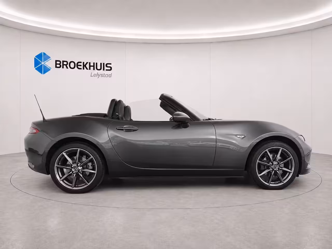 Mazda MX-5 2.0 SKYACTIV-G 160PK GT-M / NAVI / LEDER / XENON / LED / PDC / 17" LMV / KEYLESS / BOSE /
