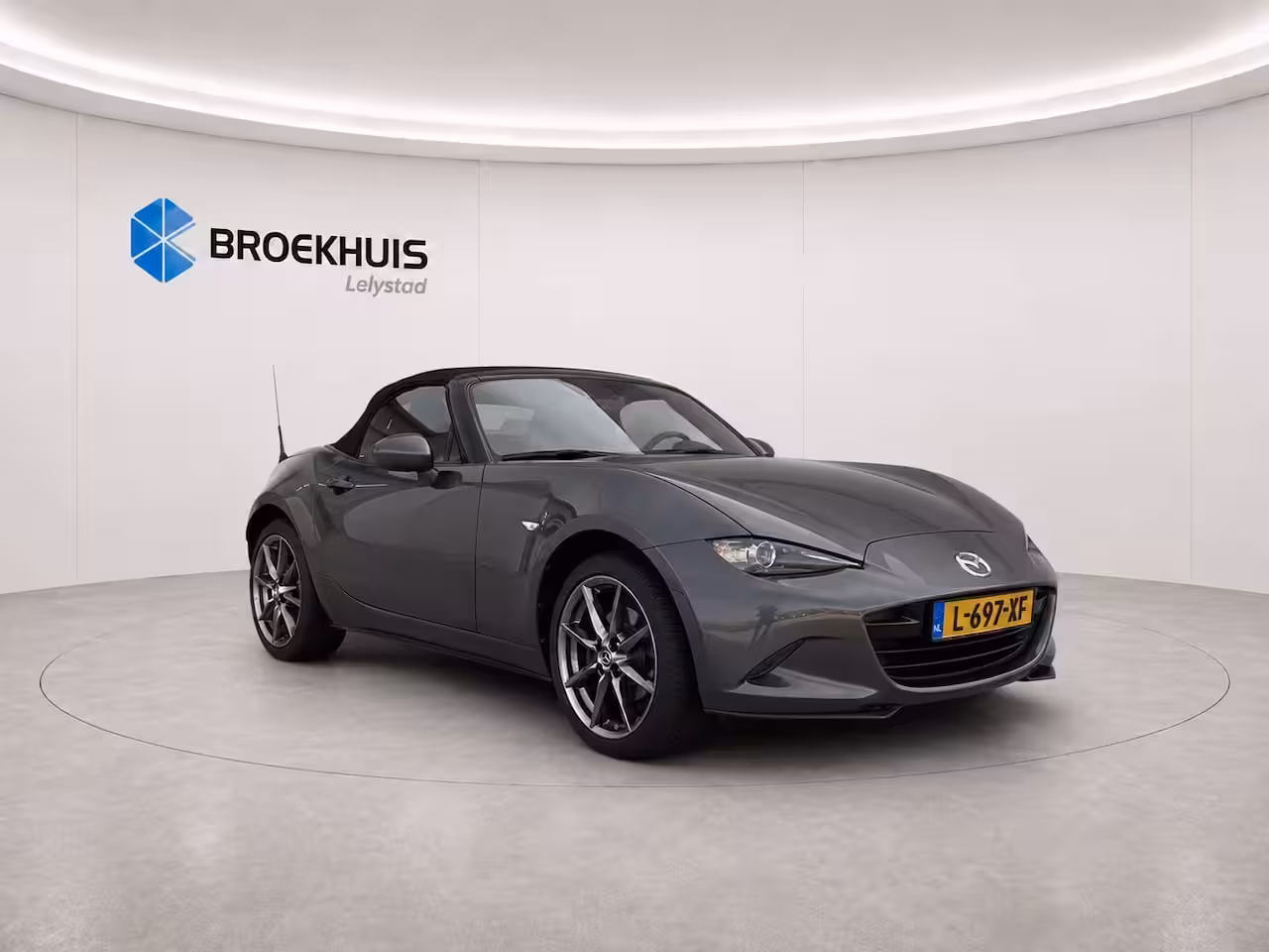 Mazda MX-5 2.0 SKYACTIV-G 160PK GT-M / NAVI / LEDER / XENON / LED / PDC / 17" LMV / KEYLESS / BOSE /