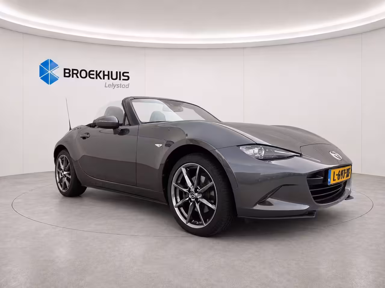Mazda MX-5 2.0 SKYACTIV-G 160PK GT-M / NAVI / LEDER / XENON / LED / PDC / 17" LMV / KEYLESS / BOSE /