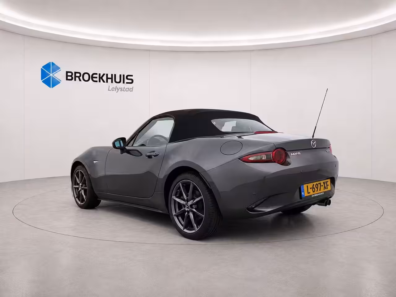 Mazda MX-5 2.0 SKYACTIV-G 160PK GT-M / NAVI / LEDER / XENON / LED / PDC / 17" LMV / KEYLESS / BOSE /