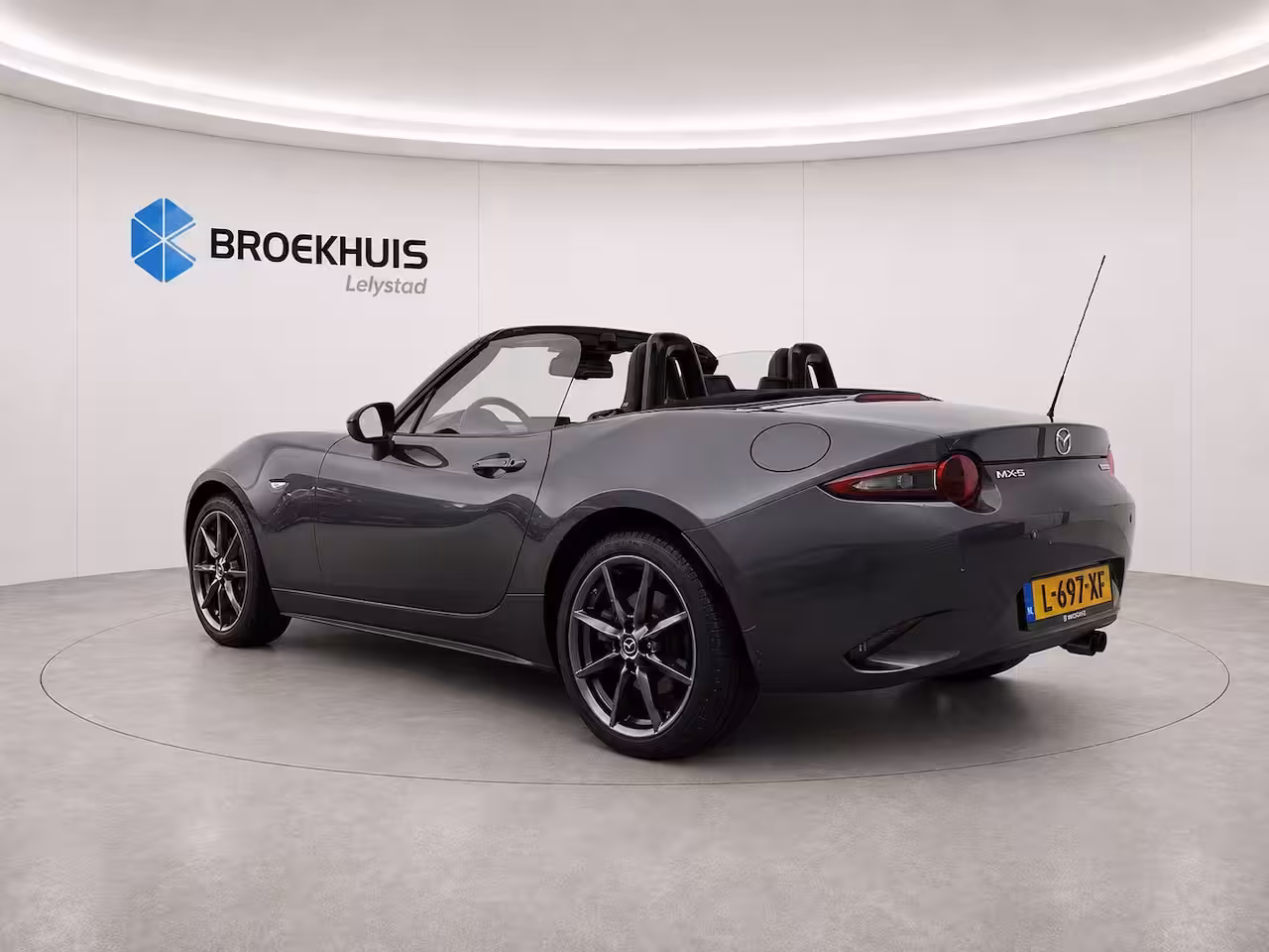 Mazda MX-5 2.0 SKYACTIV-G 160PK GT-M / NAVI / LEDER / XENON / LED / PDC / 17" LMV / KEYLESS / BOSE /