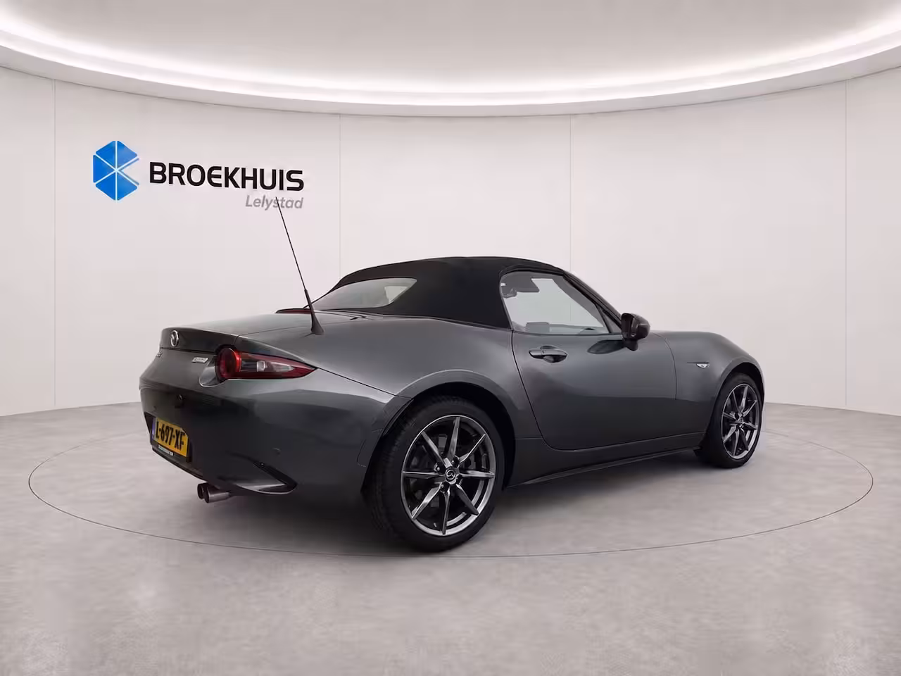 Mazda MX-5 2.0 SKYACTIV-G 160PK GT-M / NAVI / LEDER / XENON / LED / PDC / 17" LMV / KEYLESS / BOSE /