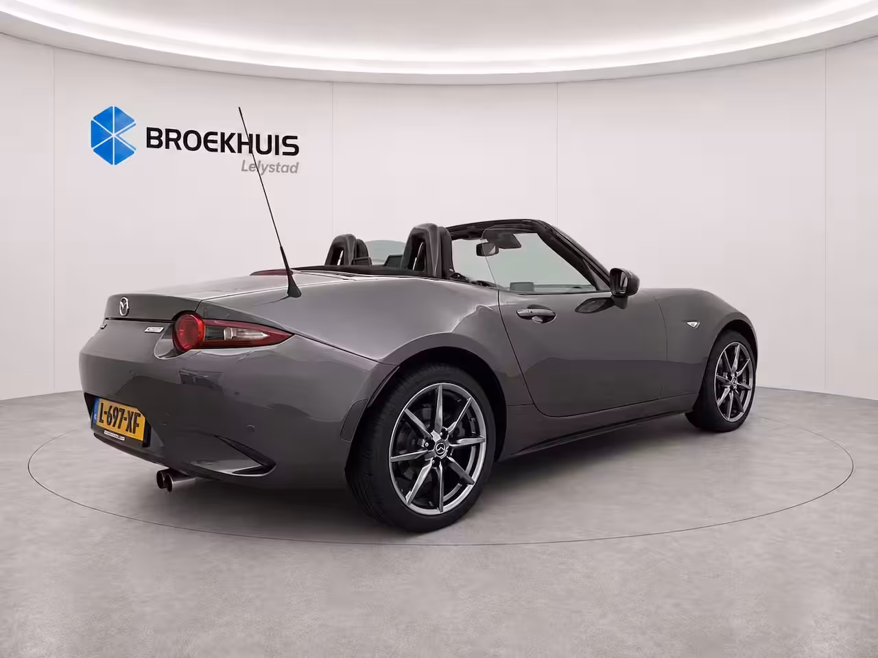 Mazda MX-5 2.0 SKYACTIV-G 160PK GT-M / NAVI / LEDER / XENON / LED / PDC / 17" LMV / KEYLESS / BOSE /