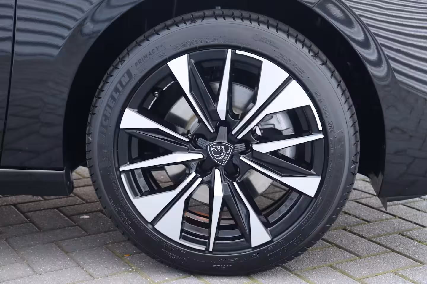 Peugeot 308 SW 1.2 HYBRID 145PK ALLURE AUTOMAAT / NAVI / LEDER / CLIMA / PDC / 17" LMV / CAMERA / KEYLESS