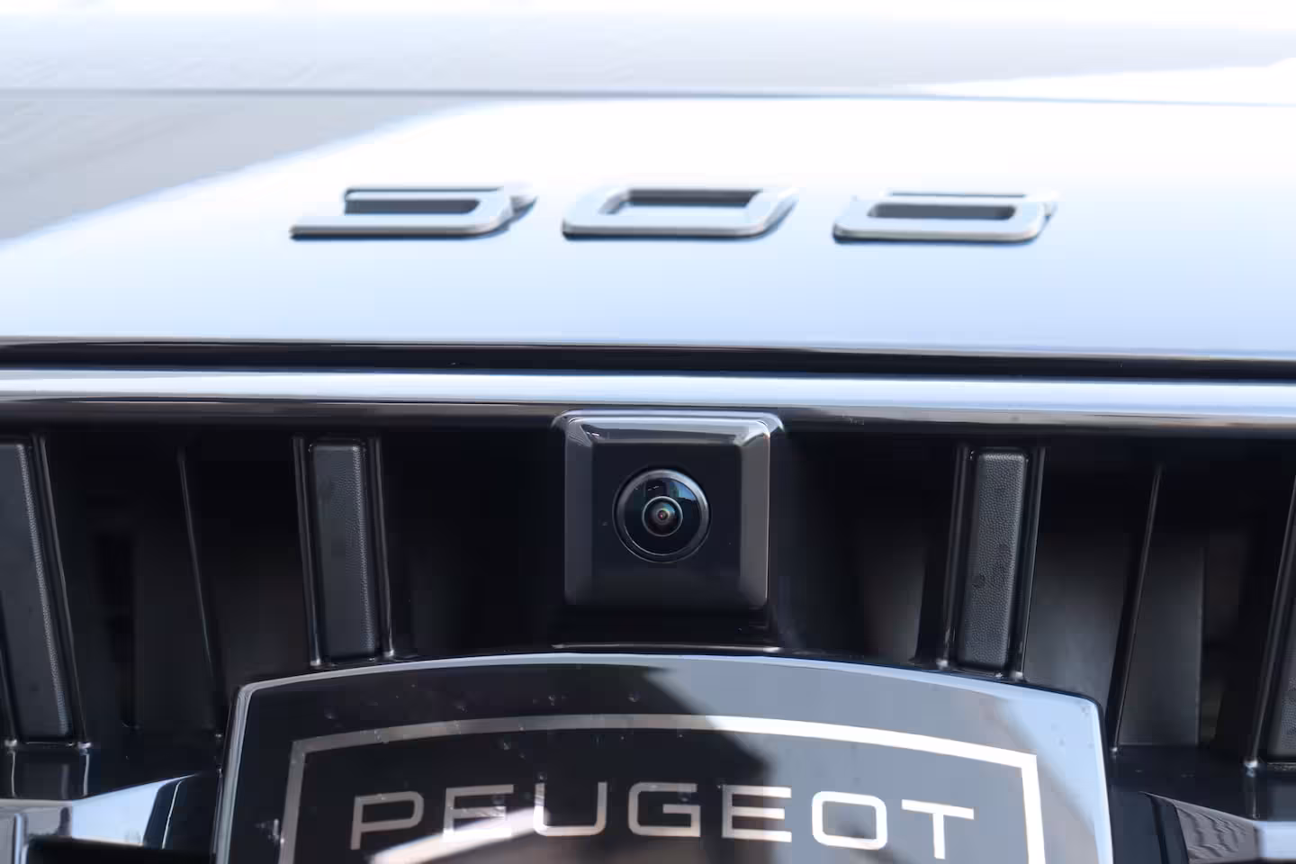 Peugeot 308 SW 1.2 HYBRID 145PK ALLURE AUTOMAAT / NAVI / LEDER / CLIMA / PDC / 17" LMV / CAMERA / KEYLESS