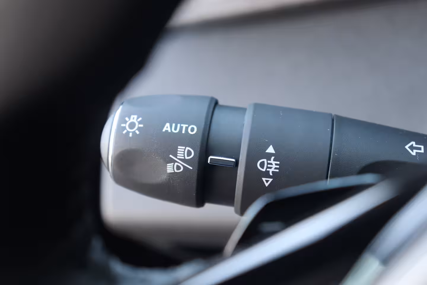 Peugeot 308 SW 1.2 HYBRID 145PK ALLURE AUTOMAAT / NAVI / LEDER / CLIMA / PDC / 17" LMV / CAMERA / KEYLESS