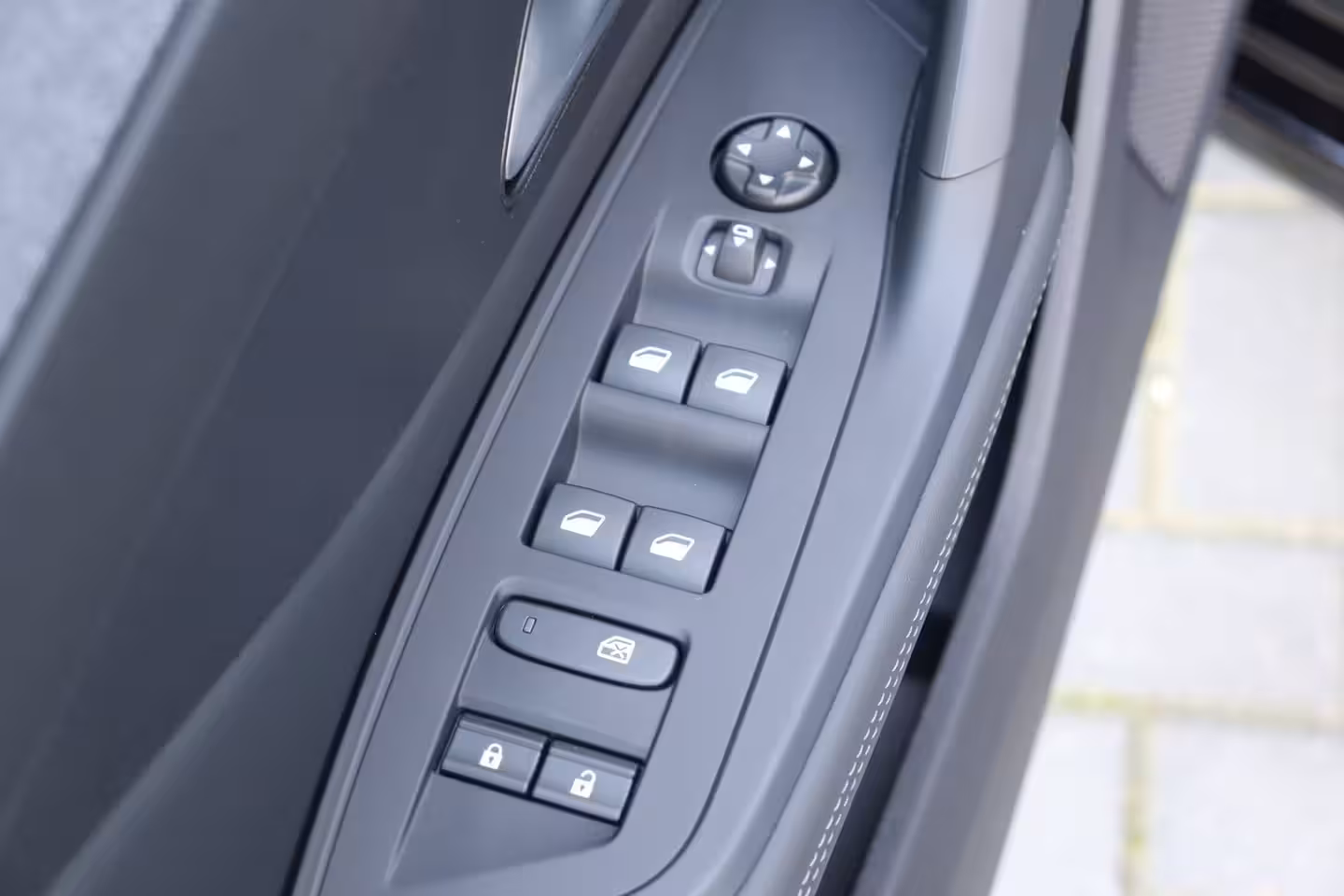 Peugeot 308 SW 1.2 HYBRID 145PK ALLURE AUTOMAAT / NAVI / LEDER / CLIMA / PDC / 17" LMV / CAMERA / KEYLESS