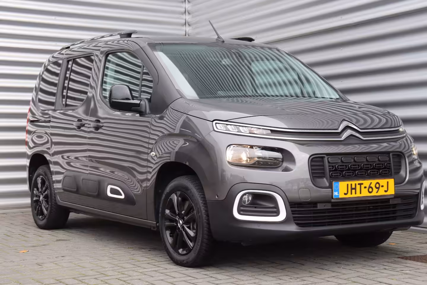 Citroën Berlingo Citroen 1.2 PURETECH 130PK SHINE AUTOMAAT / NAVI / CLIMA / LED / PDC / 17" LMV / CAMERA /