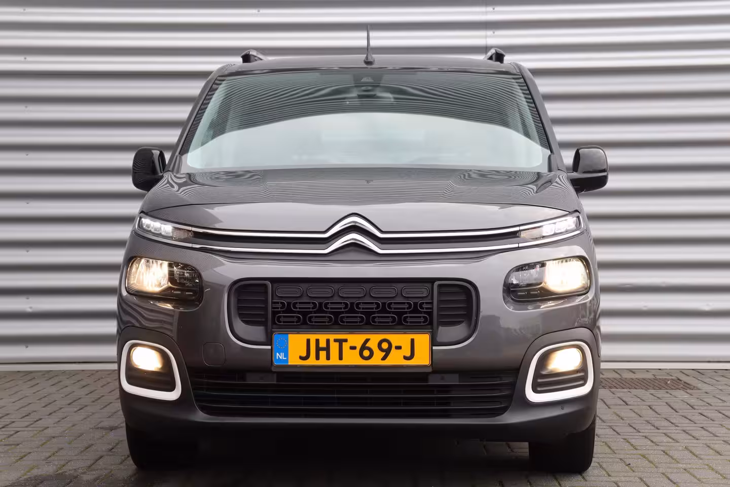 Citroën Berlingo Citroen 1.2 PURETECH 130PK SHINE AUTOMAAT / NAVI / CLIMA / LED / PDC / 17" LMV / CAMERA /