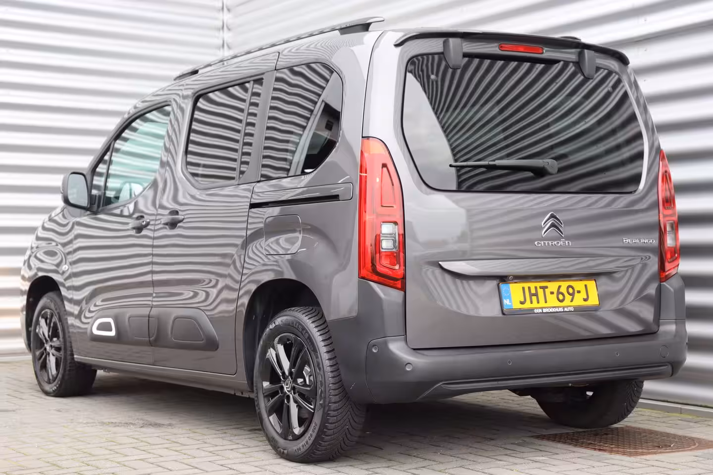 Citroën Berlingo Citroen 1.2 PURETECH 130PK SHINE AUTOMAAT / NAVI / CLIMA / LED / PDC / 17" LMV / CAMERA /